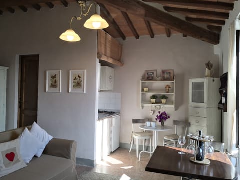 Romantic Studio, Vineyard View, Tower | In-room dining