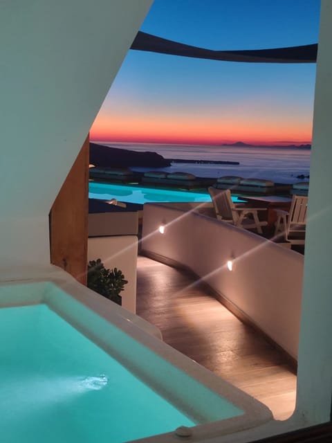 Poolfront Suite with Hot Tub & Caldera View | Down comforters, minibar, in-room safe, individually decorated