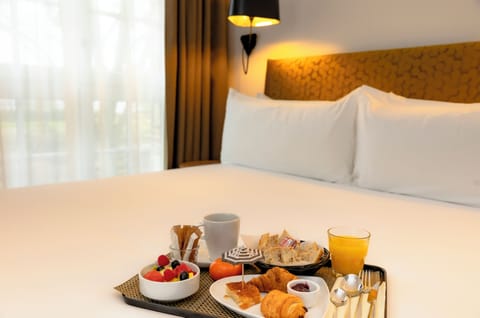 Premium Suite, Terrace, Garden View (Prestige) | Egyptian cotton sheets, premium bedding, Select Comfort beds