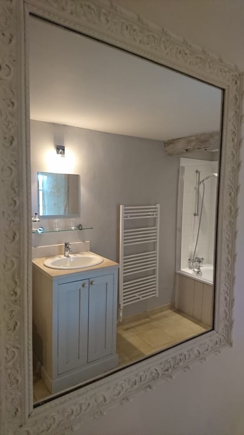 Room (If) | Bathroom | Hair dryer, slippers, towels