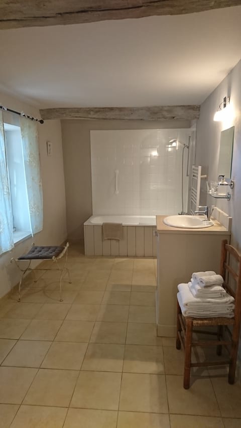 Room (If) | Bathroom | Hair dryer, slippers, towels