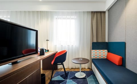 Standard Room, 1 King Bed, City View | In-room safe, desk, laptop workspace, soundproofing