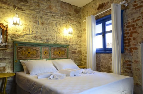 Premium bedding, minibar, desk, laptop workspace