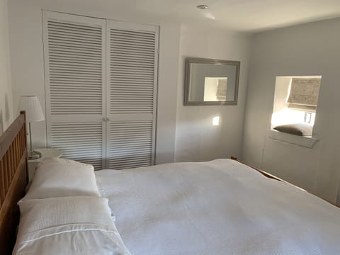 Deluxe Double Room | Iron/ironing board, travel crib, free WiFi, bed sheets