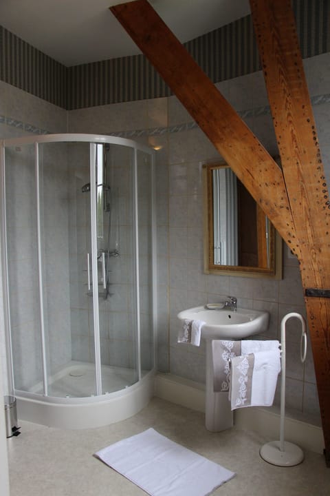 Double Room | Individually decorated, individually furnished, desk, blackout drapes