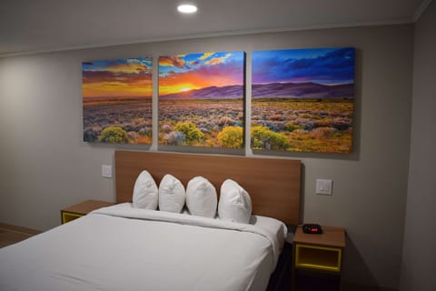 Studio Suite, 1 King Bed, Non Smoking | In-room safe, desk, iron/ironing board, cribs (free)