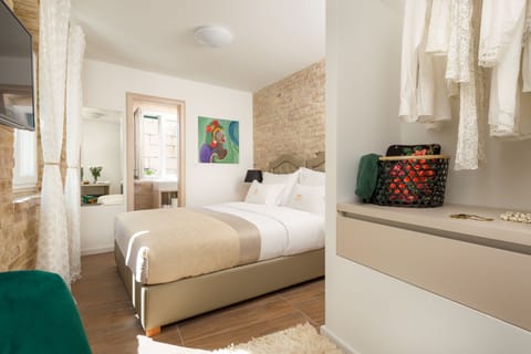 City Double Room | Minibar, in-room safe, desk, soundproofing