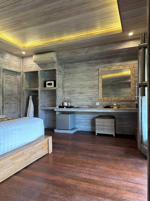 Deluxe Double Room, Balcony | Minibar, in-room safe, desk, laptop workspace