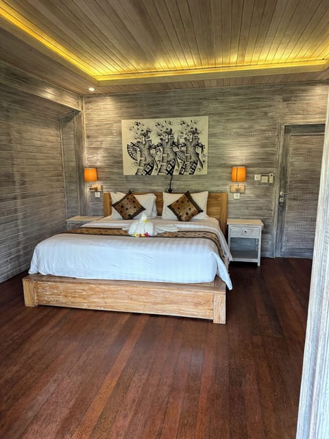 Deluxe Double Room, Balcony | Minibar, in-room safe, desk, laptop workspace