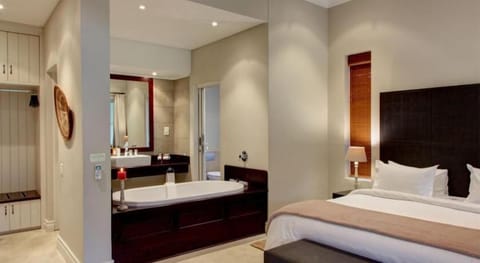 Minibar, in-room safe, free WiFi, bed sheets