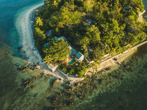 One Bedroom Oceanfront Villa with Private Pool | In-room safe, individually decorated, individually furnished, bed sheets