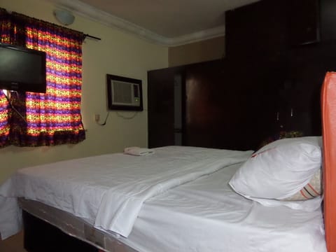 Executive Double Room, 1 Double Bed | Laptop workspace, WiFi, wheelchair access