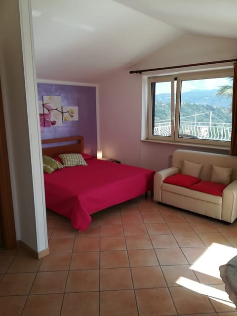 Triple Room, Sea View | Desk, rollaway beds, free WiFi
