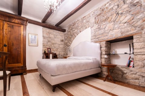 Comfort Room | Desk, free WiFi