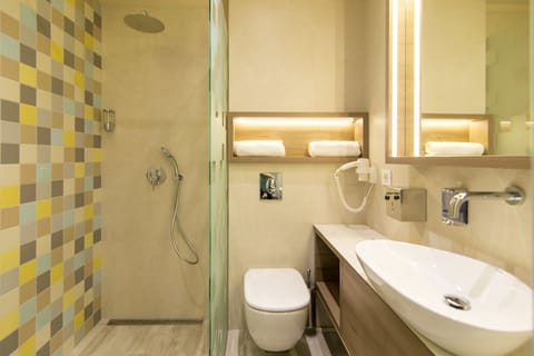 Basic Single Room | Bathroom | Shower, free toiletries, hair dryer, slippers