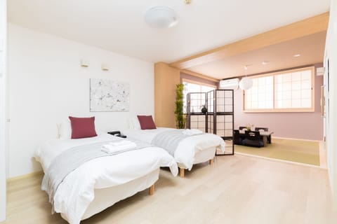 Quadruple Room | Iron/ironing board, free WiFi, bed sheets
