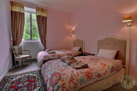 Twin Room | 1 bedroom, premium bedding, minibar, individually decorated