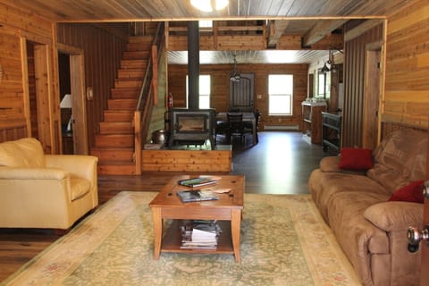 Deluxe Cabin, 6 Bedrooms, Non Smoking, Kitchen (Broken Arrow) | Living room