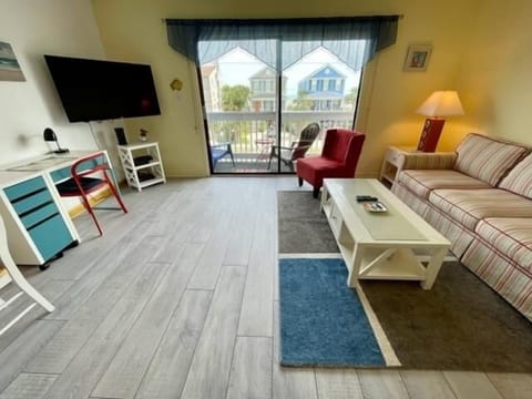 Condo, 2 Bedrooms | Living area