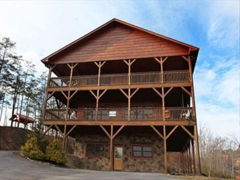 Cabin, 5 Bedrooms | Front of property