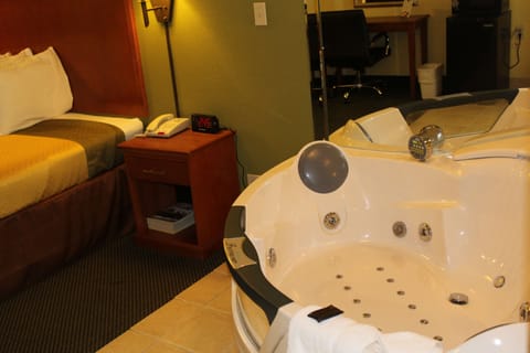 Suite, 1 King Bed, Non Smoking (Jacuzzi) | Blackout drapes, iron/ironing board, free WiFi, bed sheets