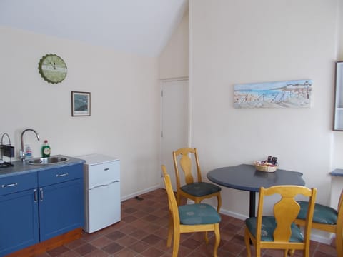 Family Studio Suite, 1 Bedroom, Kitchenette | In-room dining