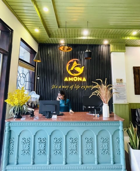 Check-in/check-out kiosk