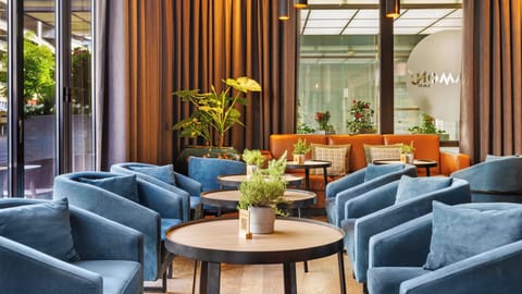 Alfresco dining, serves lunch and dinner
