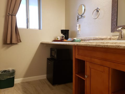 Shower, free toiletries, hair dryer, bathrobes