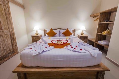 Ubud Room Pool Access | Desk, soundproofing, free WiFi, bed sheets