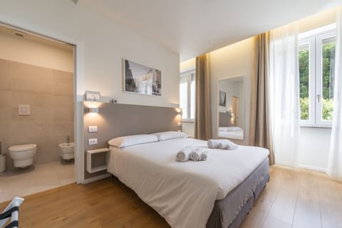 Superior Double Room, Private Bathroom, City View (Marina) | Premium bedding, down comforters, memory foam beds, in-room safe