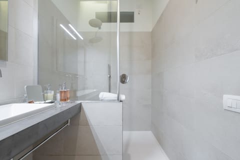 Shower, rainfall showerhead, eco-friendly toiletries, hair dryer
