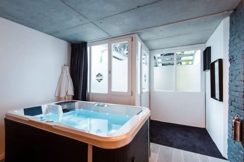 Suite with private Spa | Private spa tub
