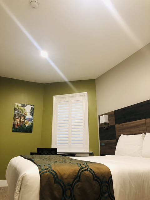 Desk, blackout drapes, free WiFi, bed sheets