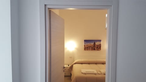 Comfort Double Room | Desk, soundproofing, bed sheets