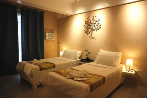 Superior Twin Room, 2 Twin Beds | Minibar, iron/ironing board (on request), WiFi (free), bed sheets