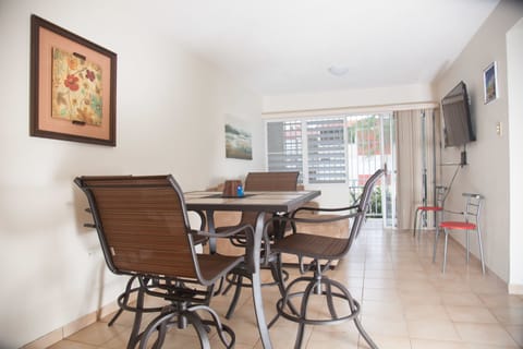 Apartment, 2 Bedrooms | In-room dining