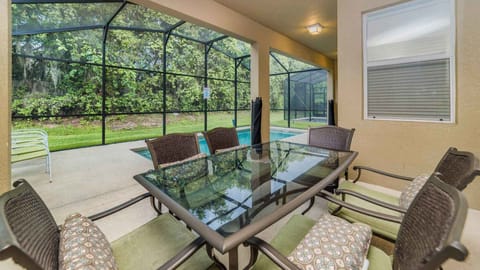 Family Villa, Garden Area | Outdoor dining