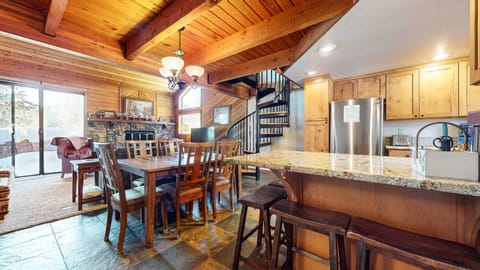 Condo, 2 Bedrooms | Dining