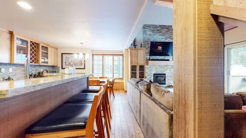 Condo, 3 Bedrooms | Private kitchen | Full-size fridge, microwave, oven, stovetop