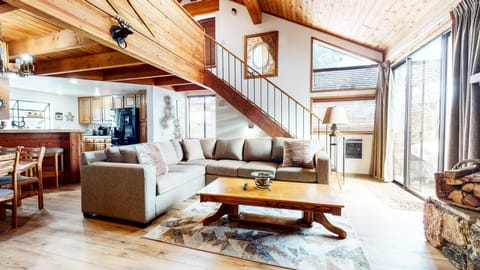Condo, 2 Bedrooms | Interior