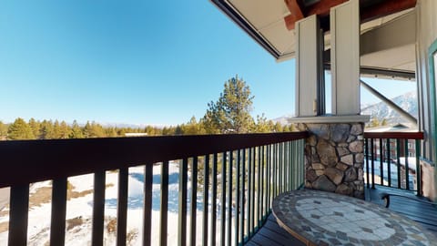 Condo, 2 Bedrooms | Property grounds