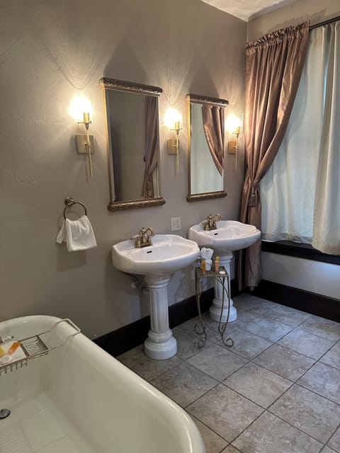 Junior Suite, 1 King Bed (Adults Only ) | Individually decorated, individually furnished, blackout drapes