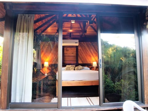 Deluxe Cabin, 1 Queen Bed, Private Bathroom, Mountain View | Soundproofing, WiFi (free), bed sheets