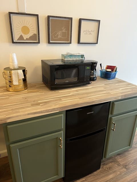 1 King Bed Suite - 3rd Floor | Living area | 42-inch flat-screen TV with cable channels, TV, streaming services