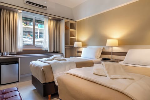 City Room | Minibar, in-room safe, desk, WiFi (free)