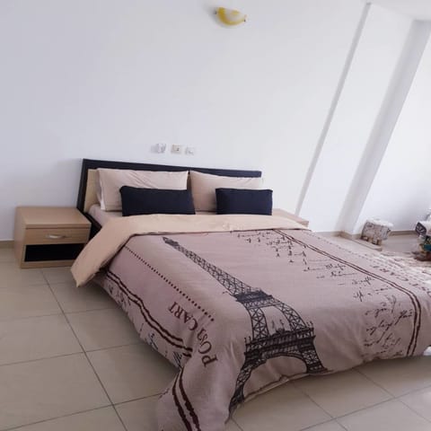City Studio Suite | 1 bedroom, desk, iron/ironing board, WiFi (free)
