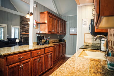 Standard Chalet | Private kitchen | Full-size fridge, microwave, oven, stovetop