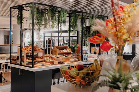 Daily buffet breakfast for a fee