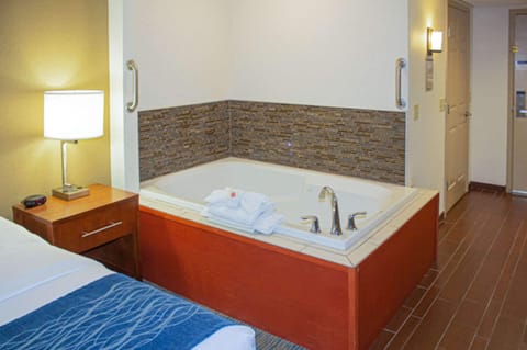 Suite, 1 King Bed with Sofa bed, Non Smoking | Premium bedding, blackout drapes, iron/ironing board, free WiFi